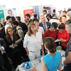 Staatsministerin Petra Köpping eröffnete die Messe und führte anschließend Gespräche mit den AustellerInnen.